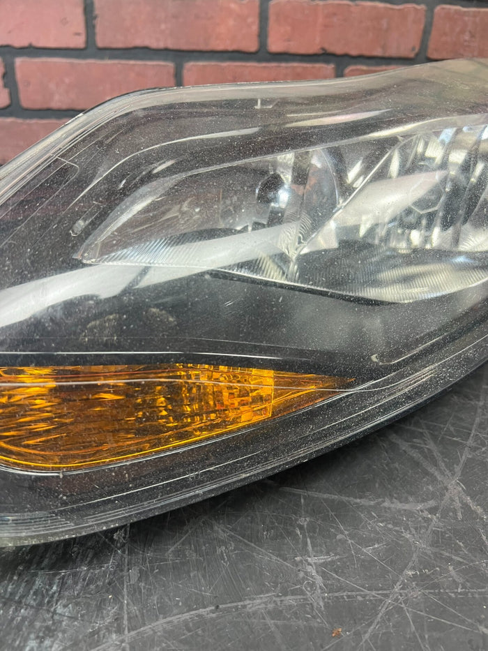 12-14 ford focus st halogen front left oem headlight Black Bezel