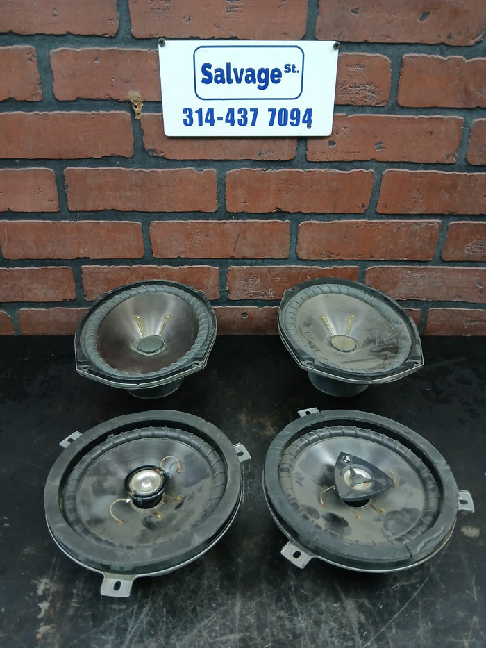 2008-2011 Challenger Grand Cherokee Audio Speaker Set 68025300aa 05030479aa