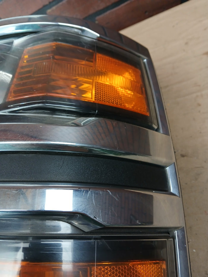 2014-2015 CHEVROLET SILVERADO 1500 DRIVER LH SIDE HEADLIGHT LAMP OEM 23172782