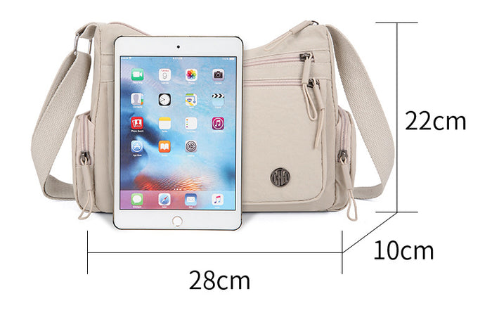 CL1570 - Elegant Lightweight Messenger Bag