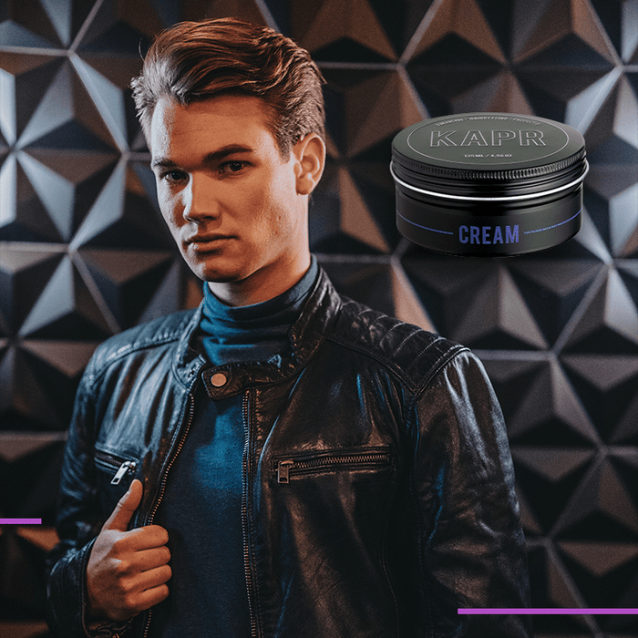 Man met KAPR Cream – professionele hairstyling cream voor matte finish en natuurlijke hold.