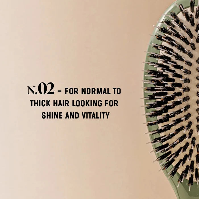 La Bonne Brosse - N.02 Small Care & Detangling Hair Brush - Almond Green