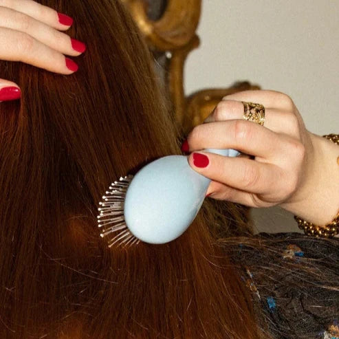 N.04 Small Detangling & Massaging Brush - Light Blue - Living Beauty
