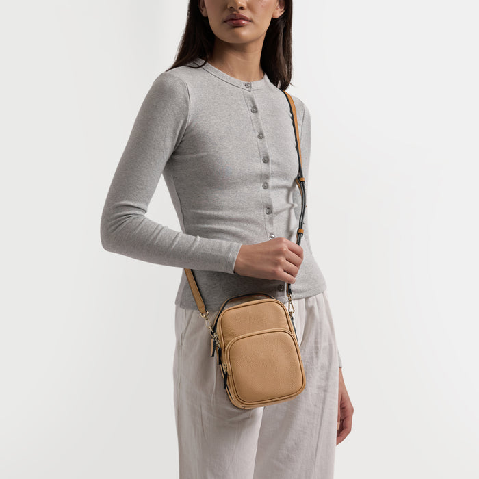 Meadow Small Sling Bag Camel