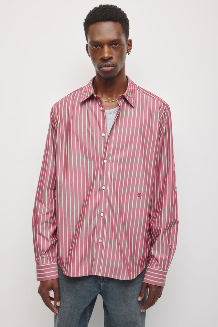 Model is 6'2 and is wearing size L.