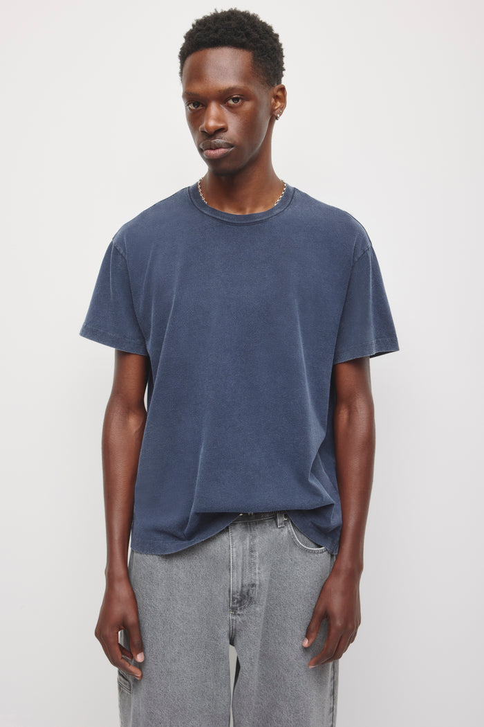 Model is 6'2 and is wearing size M.