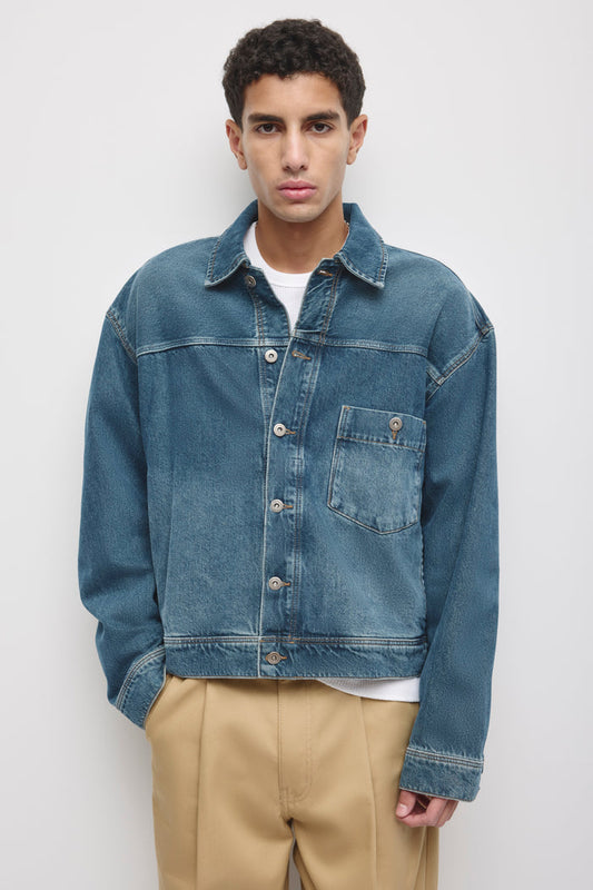Model is 6’2” and is wearing a size M.