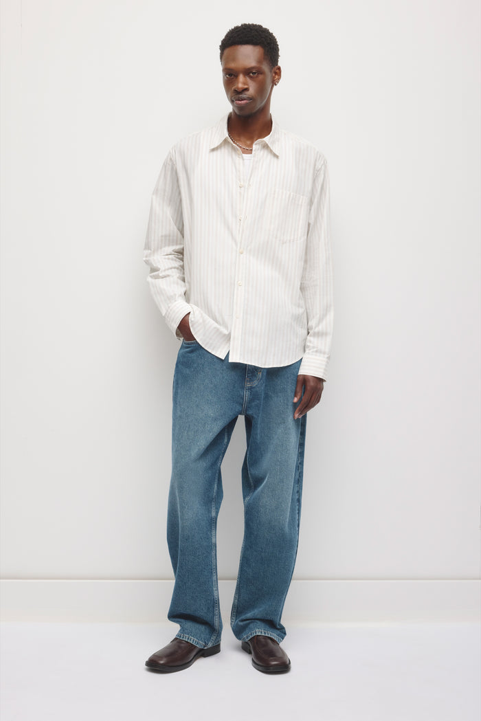 Model is 6'2 and is wearing size L.