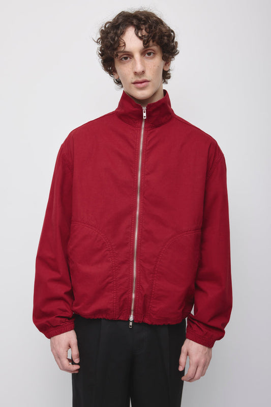 Model 6'0.5" and is wearing a size M.