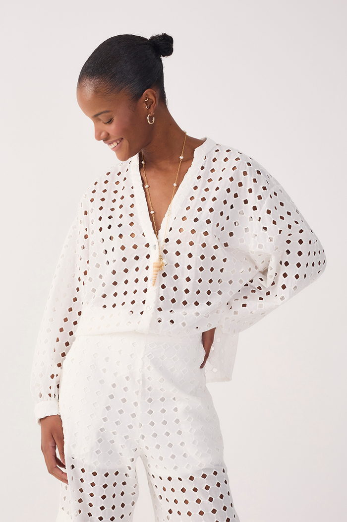 Off-White Lace V Neck Long Sleeve Shirt_2