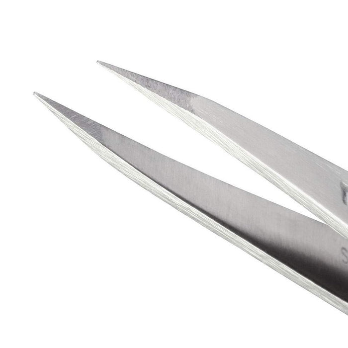 Close-up of sharp precision tips of Point Classic Tweezer | Tweezerman designed for accurate hair removal and delicate grooming tasks in skincare routines.