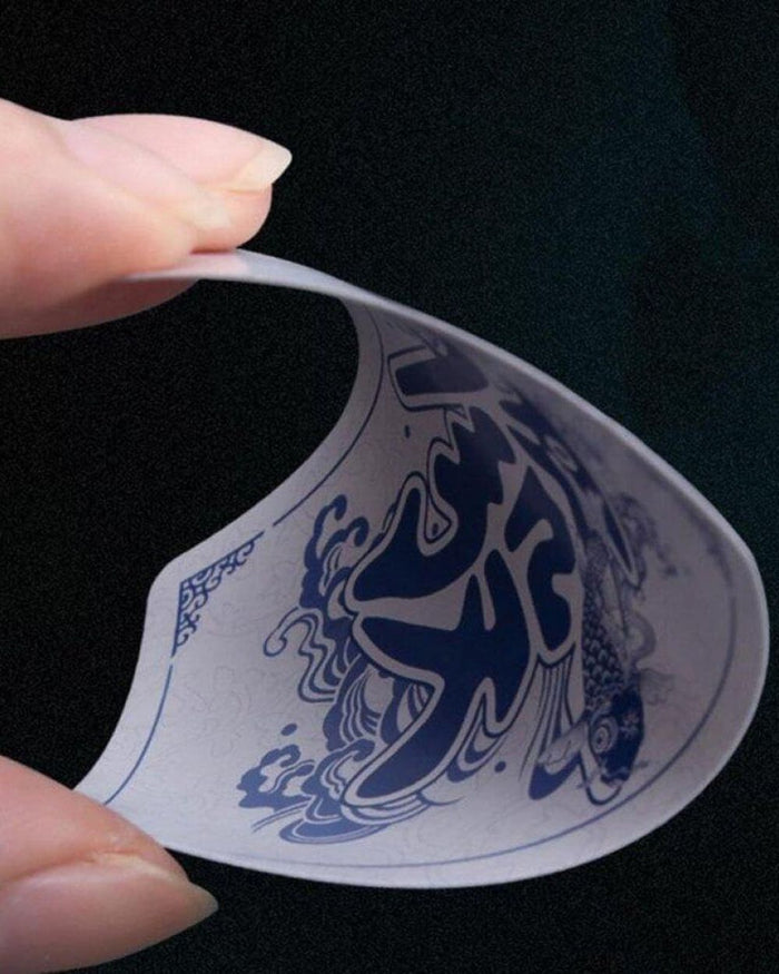 Single mahjong playing card with blue character and dragon-like artwork
