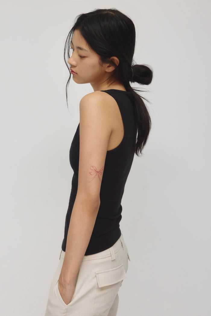 Women's Layn V-Neck Tank in Black