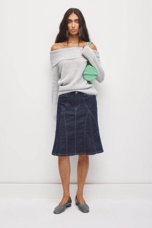 Model is 5’8” and is wearing a size 4.