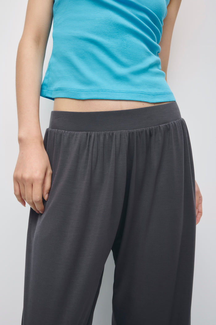 Women's Yazi Balloon Pant in Charcoal