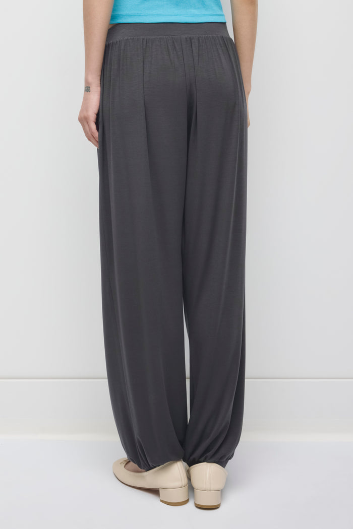 Women's Yazi Balloon Pant in Charcoal